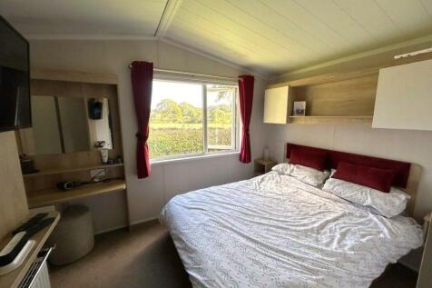Bedroom One.jpg