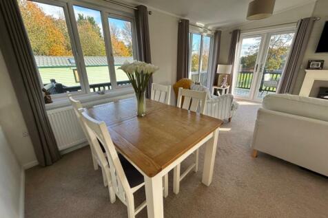 Dining Area.jpg
