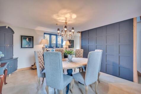 Breakfast Area.jpg