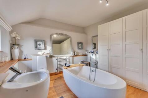 En-Suite 1.jpg