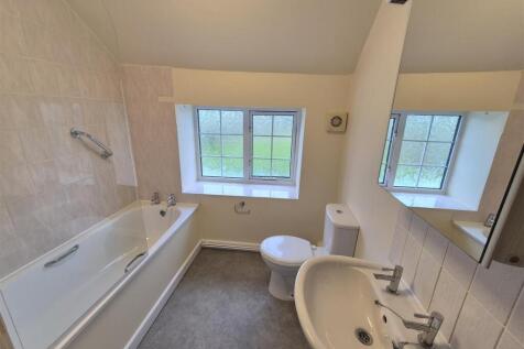Bathroom 2.jpg