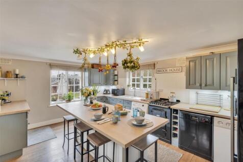 Kitchen 2.jpg