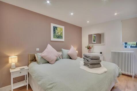 Annexe Bed 1.jpg