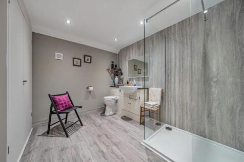 Shower Room.jpg