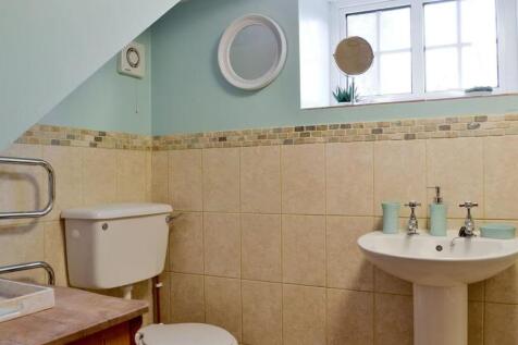 bathroom 2.jpg
