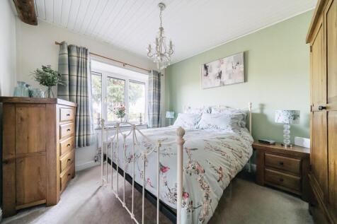 Bedroom 1.jpg