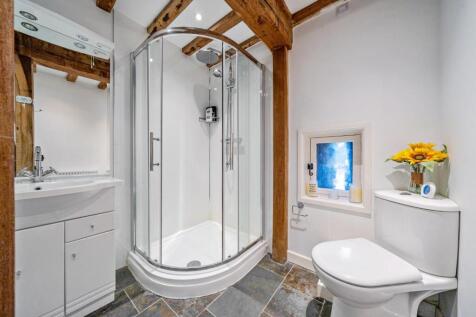 Annexe shower room.jpg