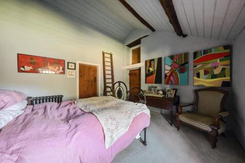 Bedroom 1.jpg