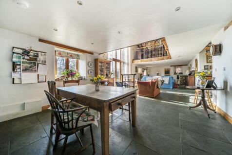 Dining Area.jpg