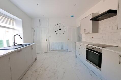 Kitchen 2.jpg