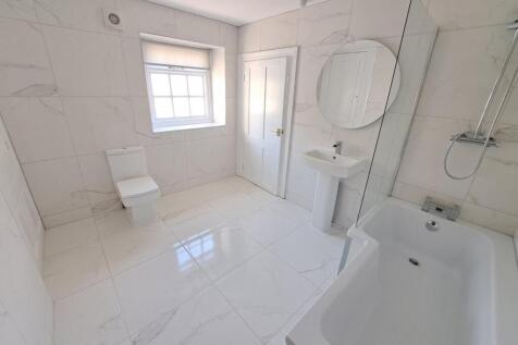Bathroom 2.jpg