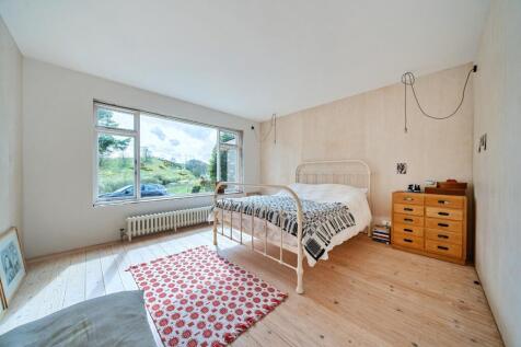 Bedroom 1.jpg