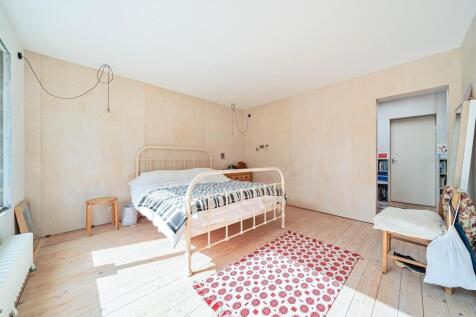 Bedroom 1 corner.jpg