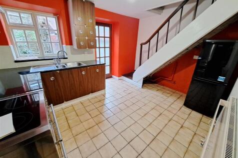 Kitchen 2.jpg