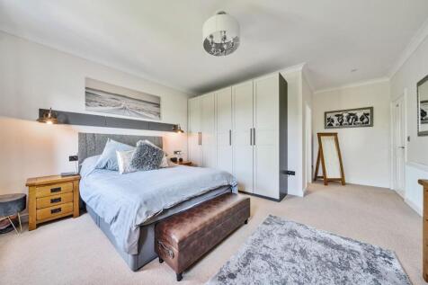 Bedroom 1.jpg