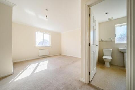 Bedroom 1.jpg