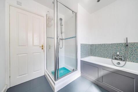 Bathroom with shower.jpg