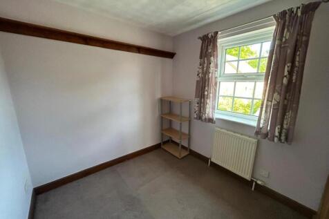 Bedroom 1.jpg