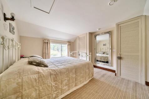 Bedroom 1.jpg