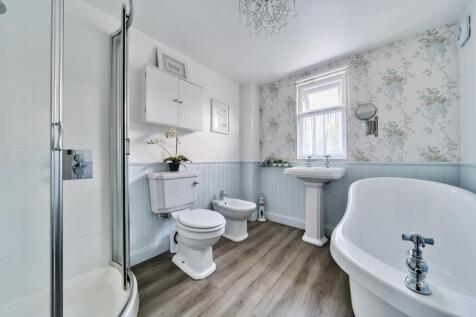 Bathroom.jpg