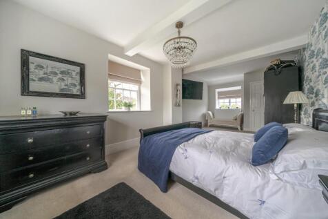 Bedroom 1.jpg