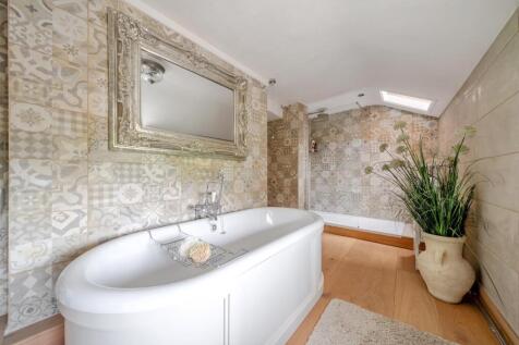 Bathroom corner.jpg