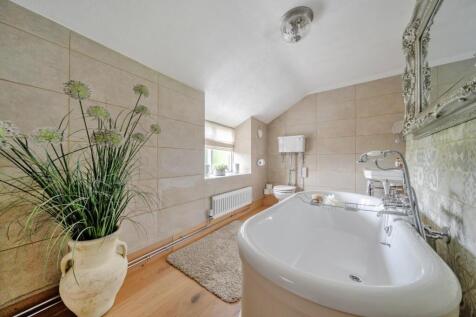 Bathroom.jpg
