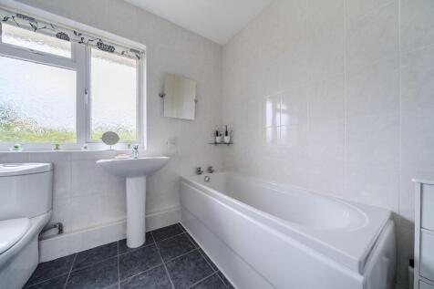 Bathroom corner.jpg