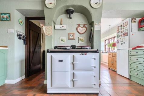 Kitchen centre.jpg