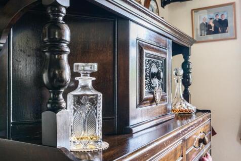 Dresser close up.jpg
