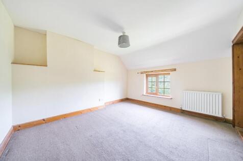 Bedroom 1.jpg