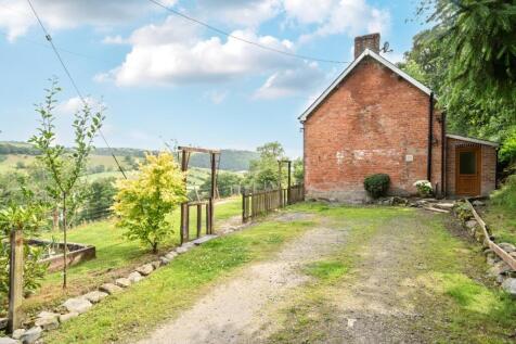 Driveway approaching property.jpg