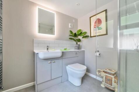 Shower Room.jpg