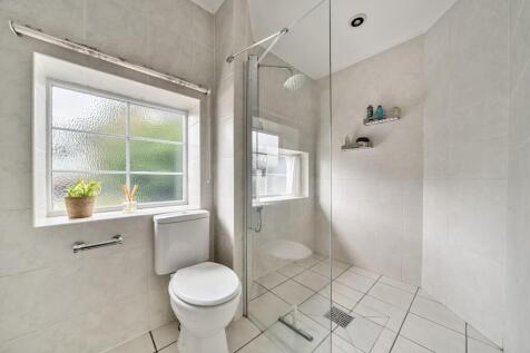 Shower Room.jpg