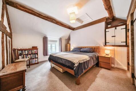 Bedroom 1.jpg