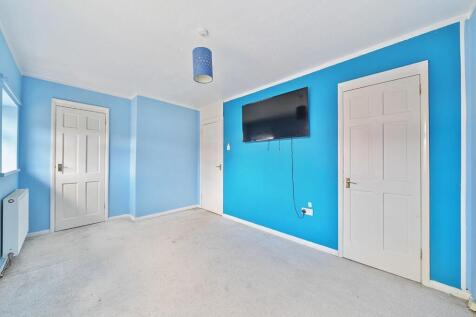 Bedroom 1.jpg