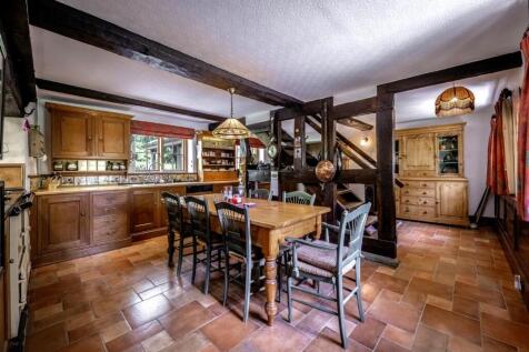 Kitchen 1.jpg