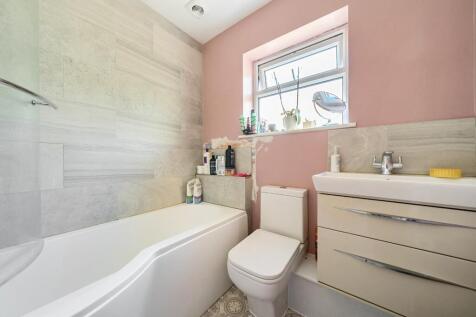 Bathroom.jpg