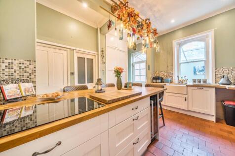 Kitchen island.jpg