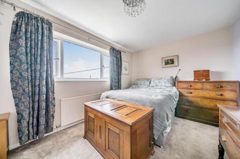 Bedroom 1.jpg
