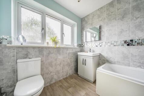 Bathroom corner.jpg