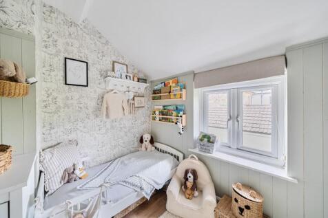 Bedroom 1.jpg