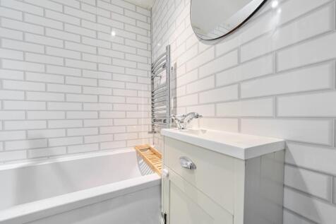 Bathroom corner.jpg