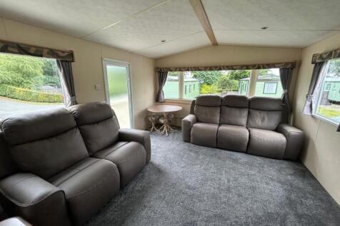 Living Room 2.jpg
