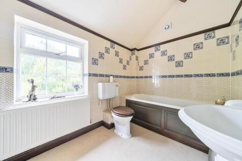 Bathroom.jpg