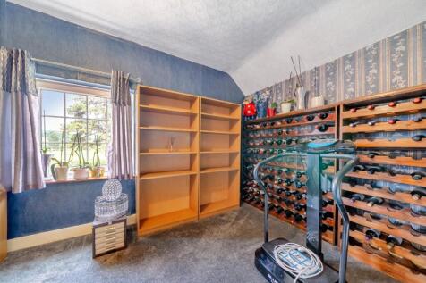 Bedroom 1.JPG