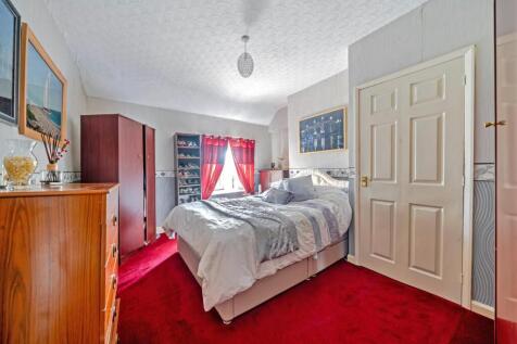 Bedroom 2.JPG