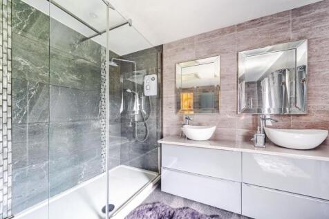 Shower Room corner.JPG