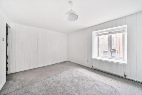 Bedroom 1.jpg