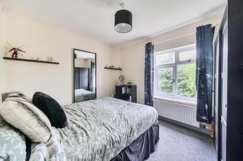 Bedroom 1.jpg